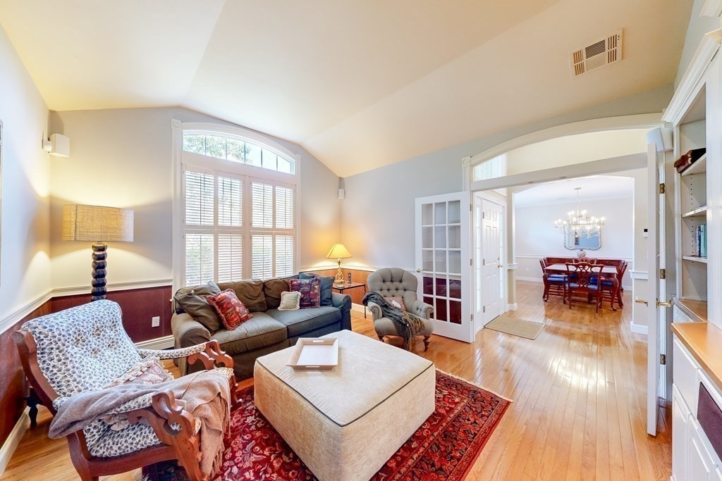 17 Bridlefield Ln