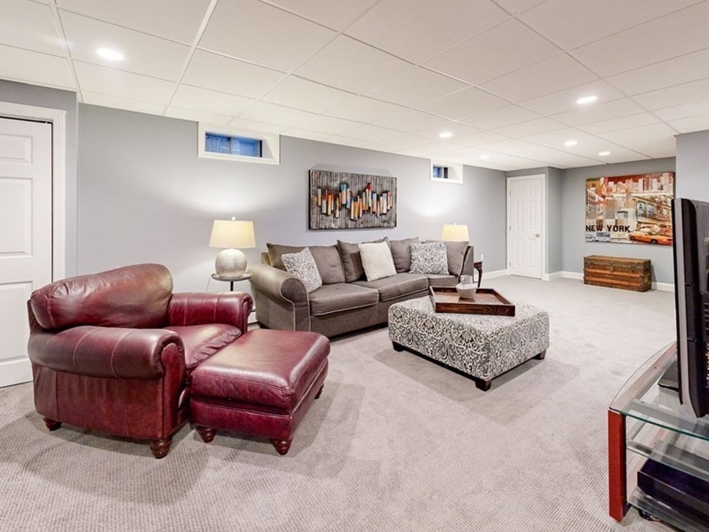 25 Newport Ln