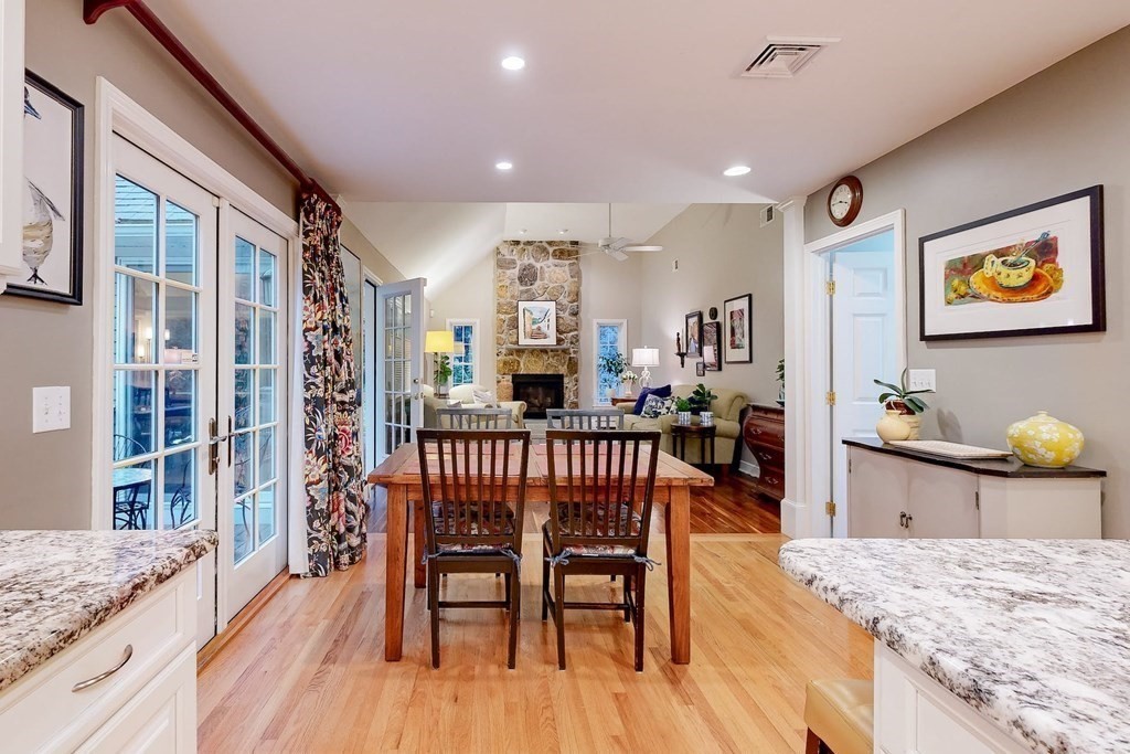25 Newport Ln