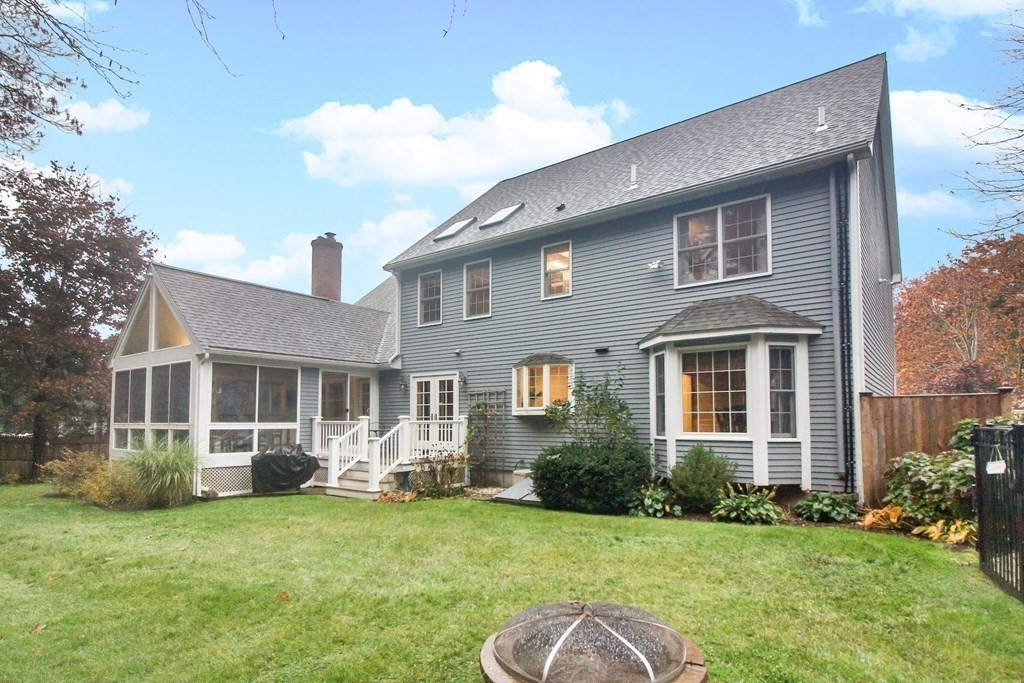 25 Newport Ln