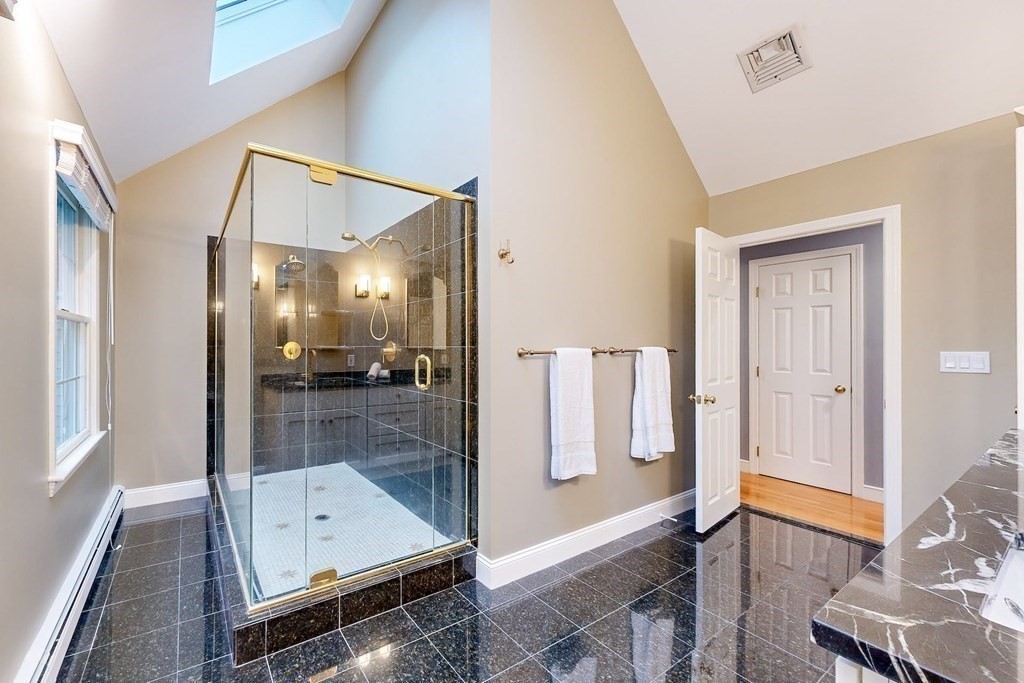 25 Newport Ln