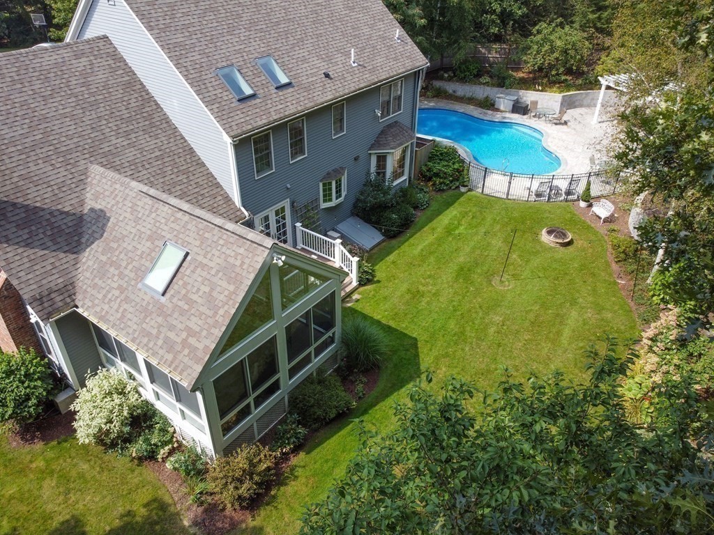 25 Newport Ln