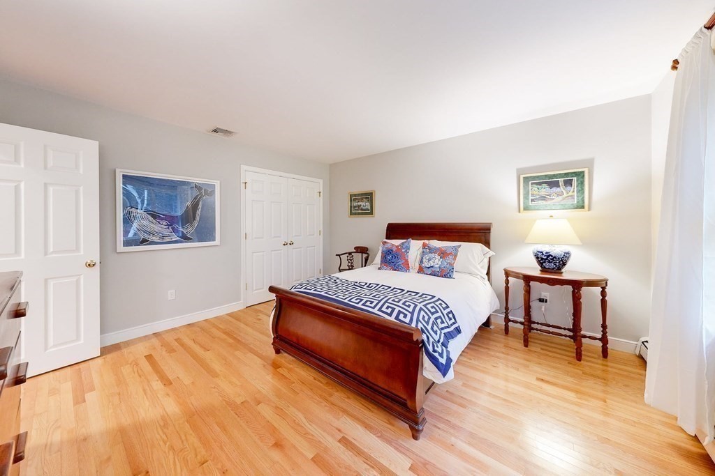 25 Newport Ln