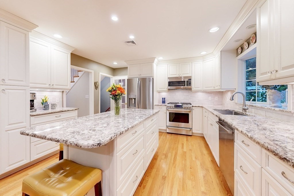 25 Newport Ln