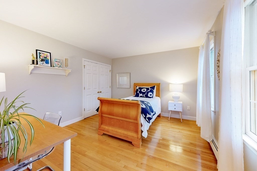 25 Newport Ln