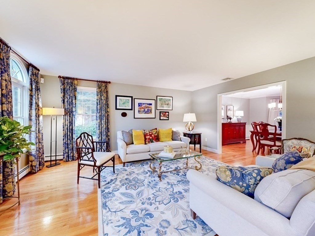 25 Newport Ln