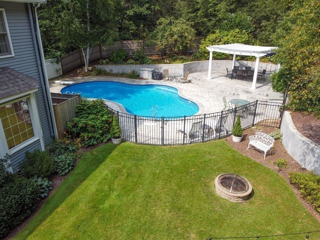 25 Newport Ln