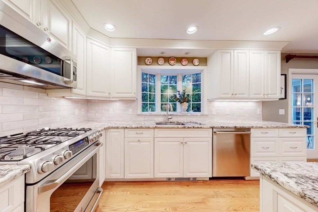 25 Newport Ln