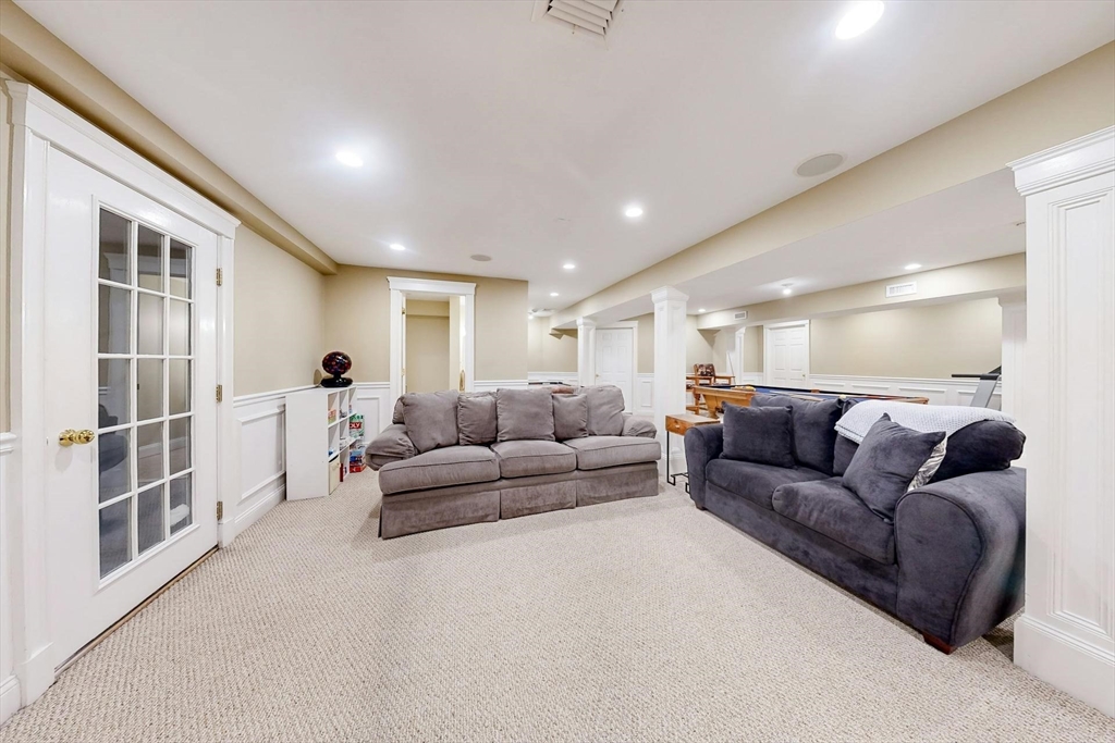 34 High Ridge Cir