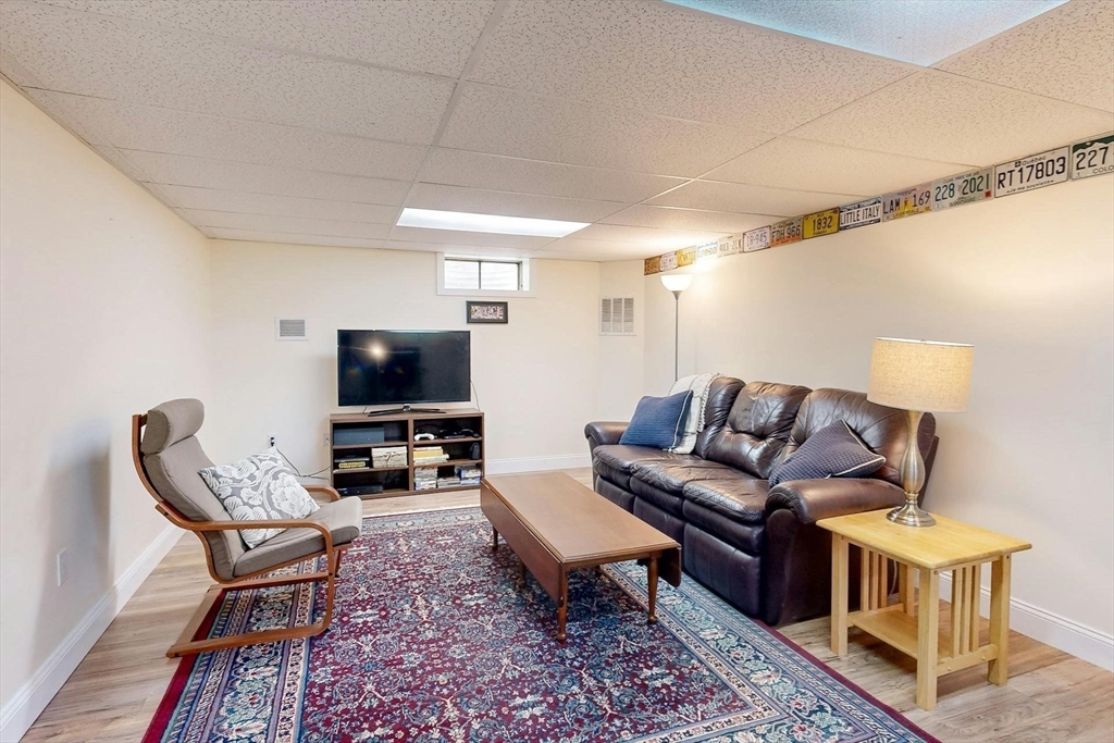 27 Cheney Pond Rd