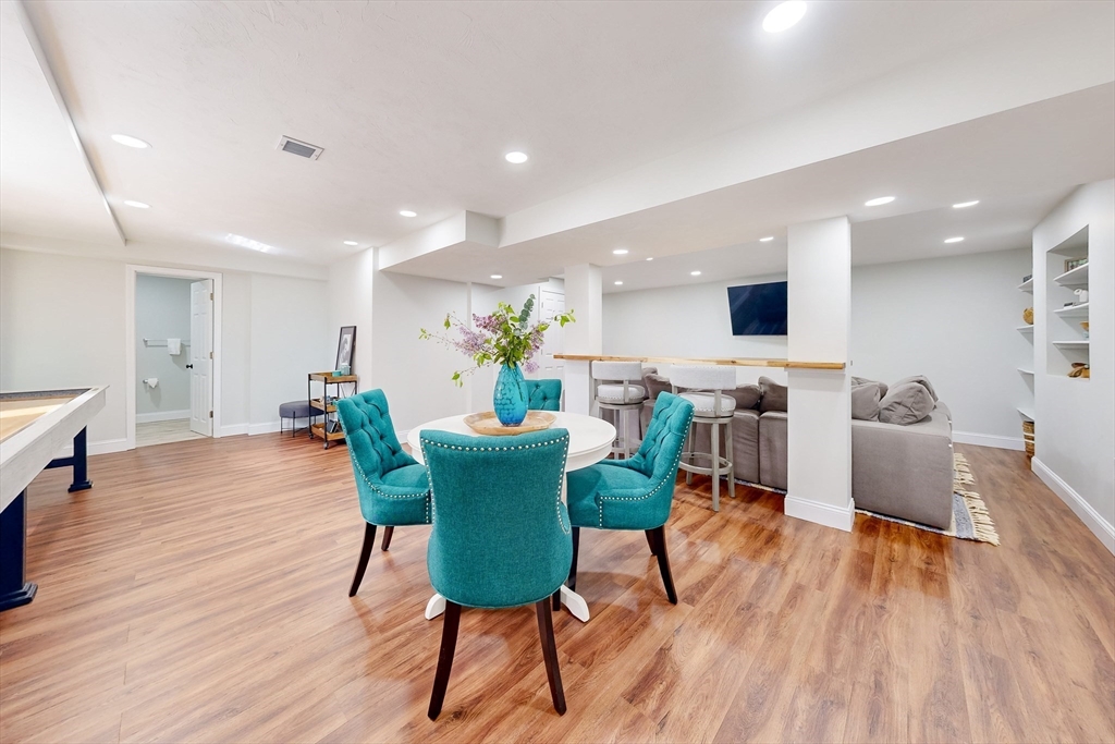 6 Pond View Ave