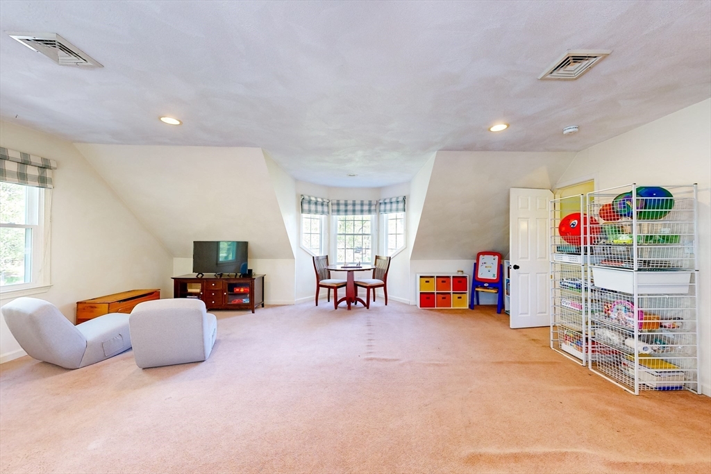 6 Pond View Ave