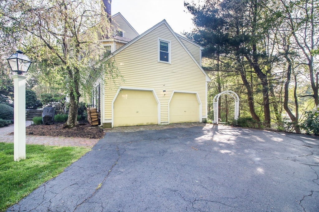6 Pond View Ave