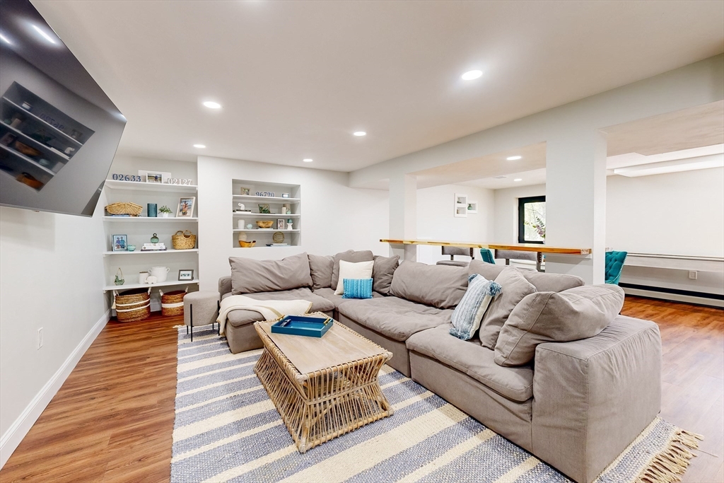 6 Pond View Ave