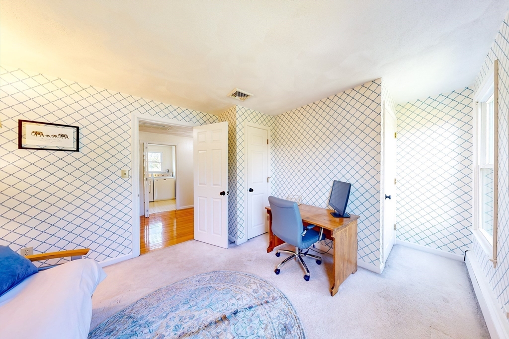 6 Pond View Ave
