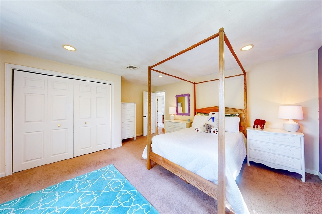 6 Pond View Ave