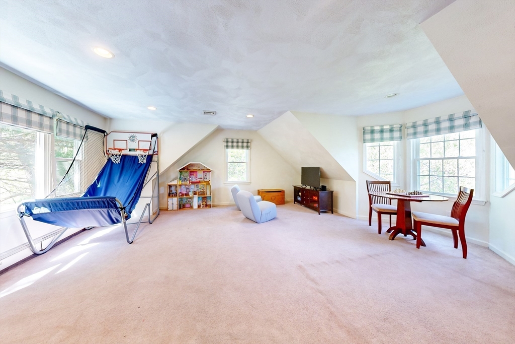 6 Pond View Ave