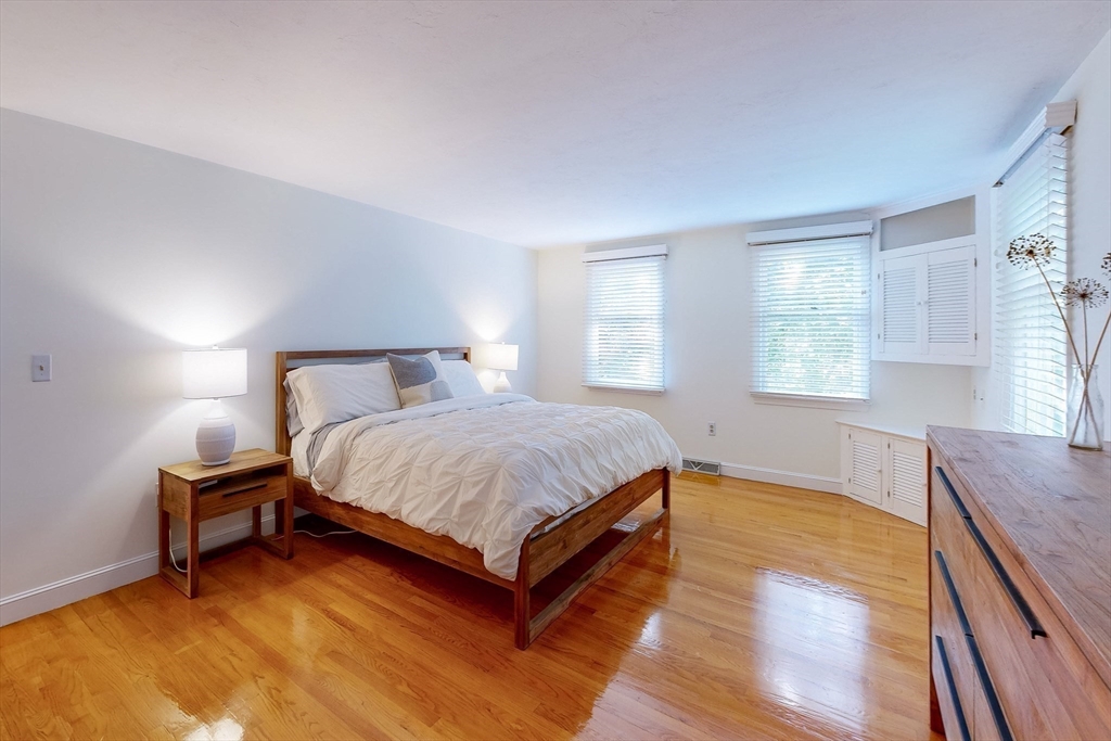 4 Deerfield Dr