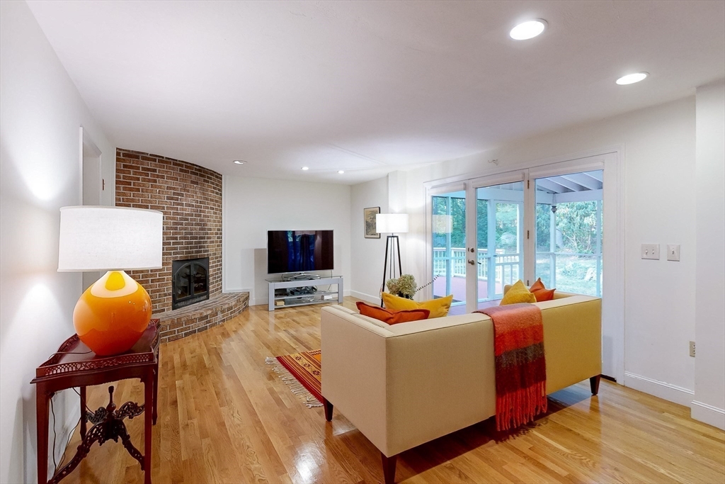 4 Deerfield Dr