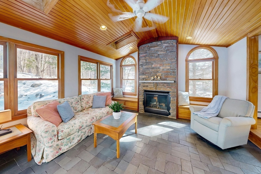52 Indian Hill Rd