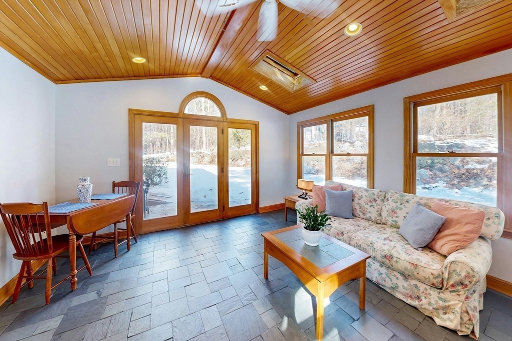 52 Indian Hill Rd