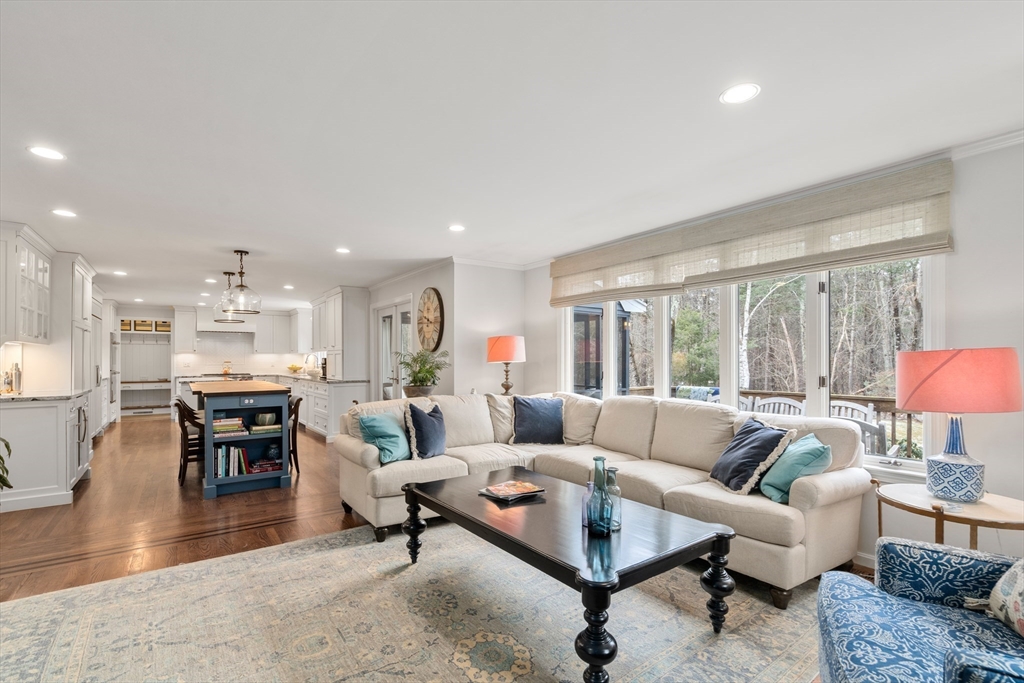 10 Pederzini Dr