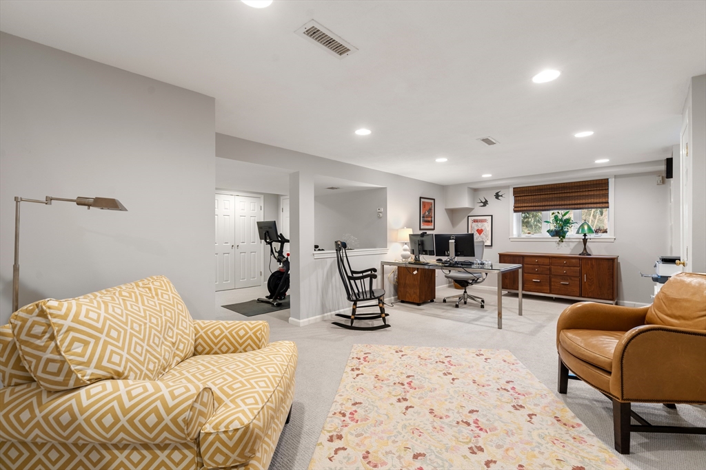10 Pederzini Dr