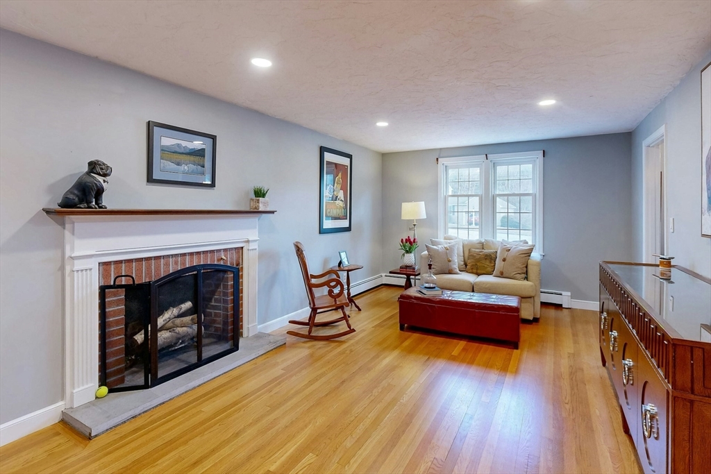 65 Colonial Rd