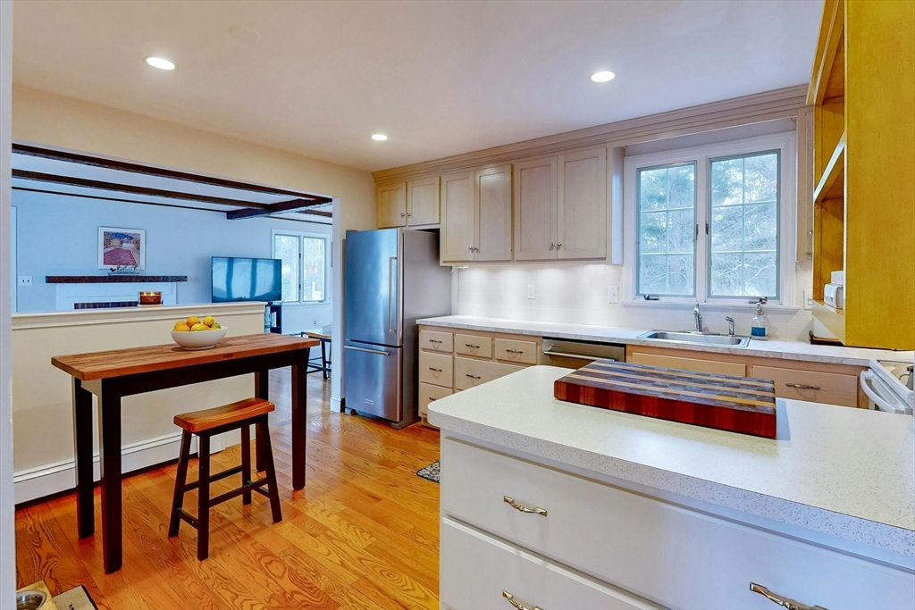65 Colonial Rd