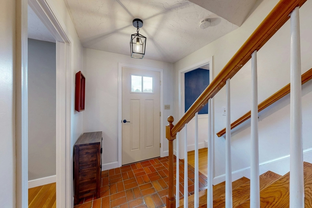 65 Colonial Rd