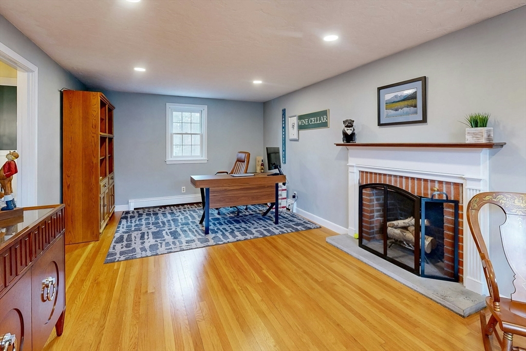 65 Colonial Rd
