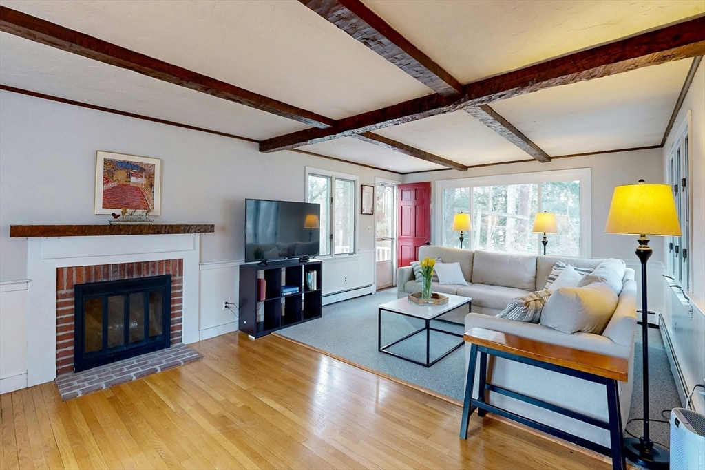 65 Colonial Rd
