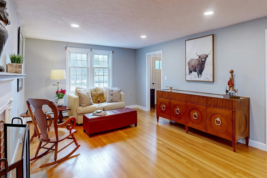 65 Colonial Rd