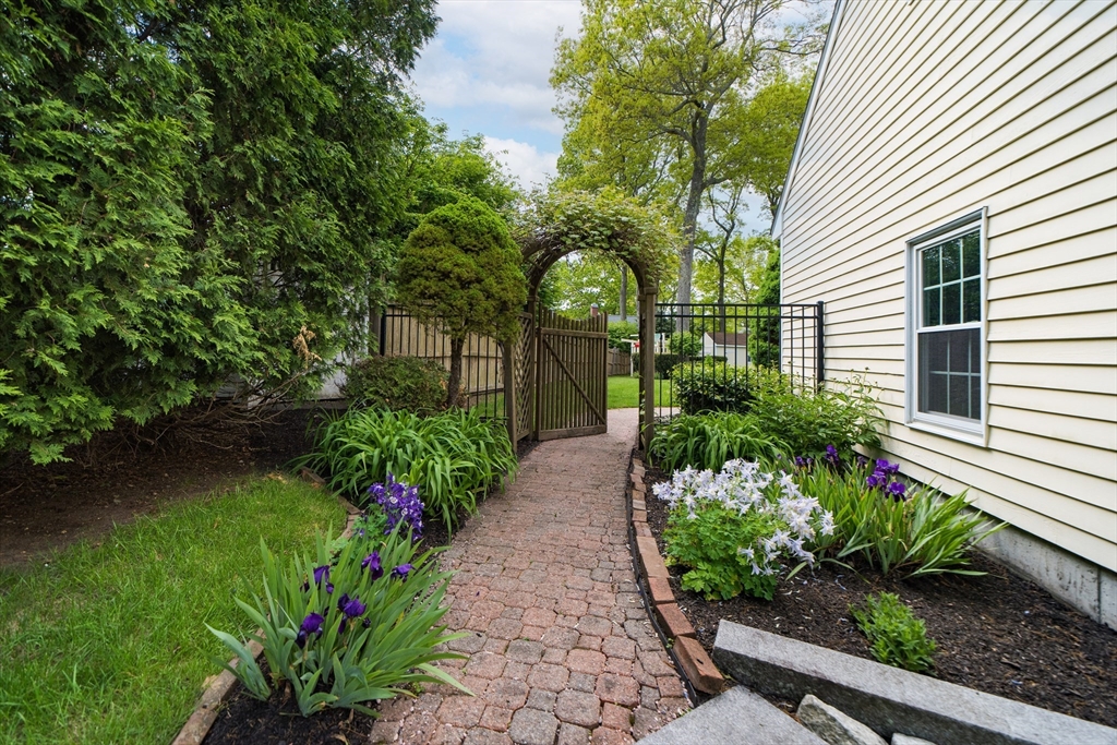 56 Emerson Rd