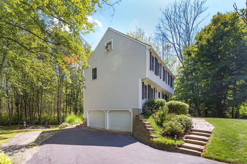 15 Ridge St
