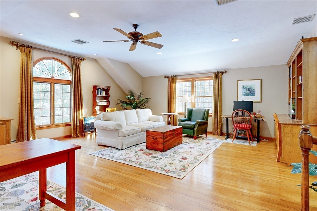 1 Chestnut Ln