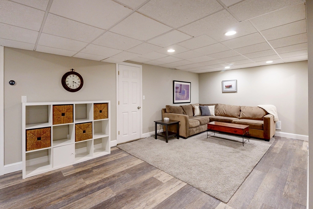 15 Loeffler Ln