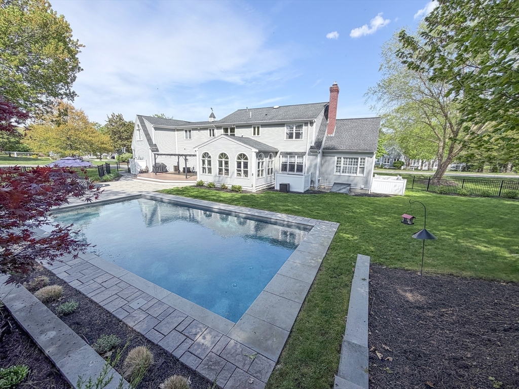 15 Loeffler Ln
