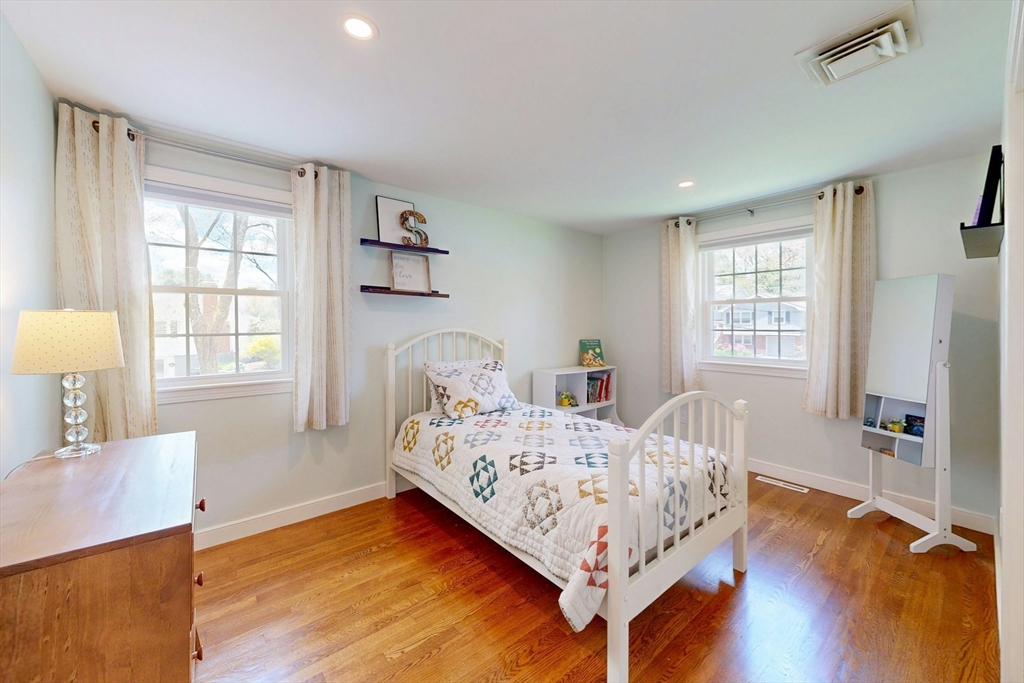 18 Emerson Rd