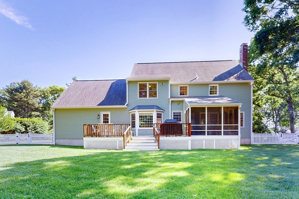 8 Bristol Ln