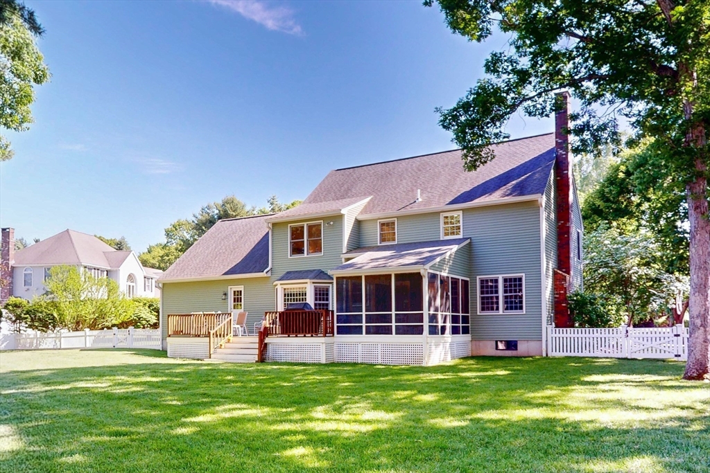 8 Bristol Ln