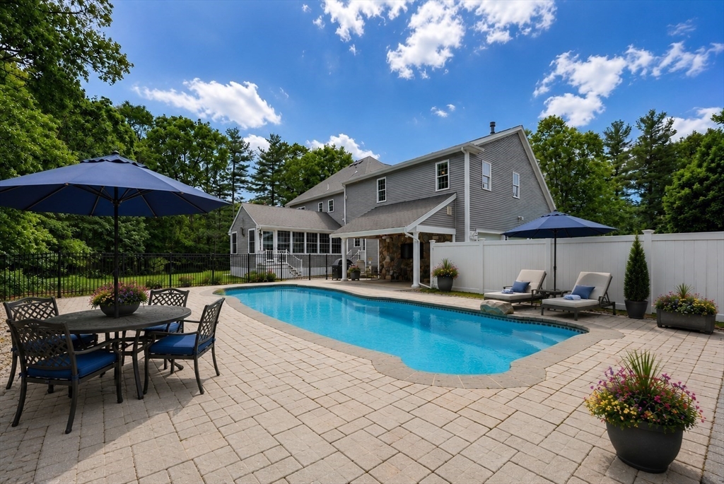 10 Weston Ave