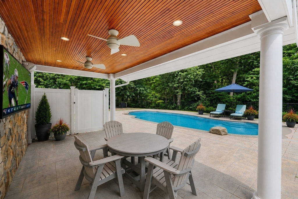10 Weston Ave