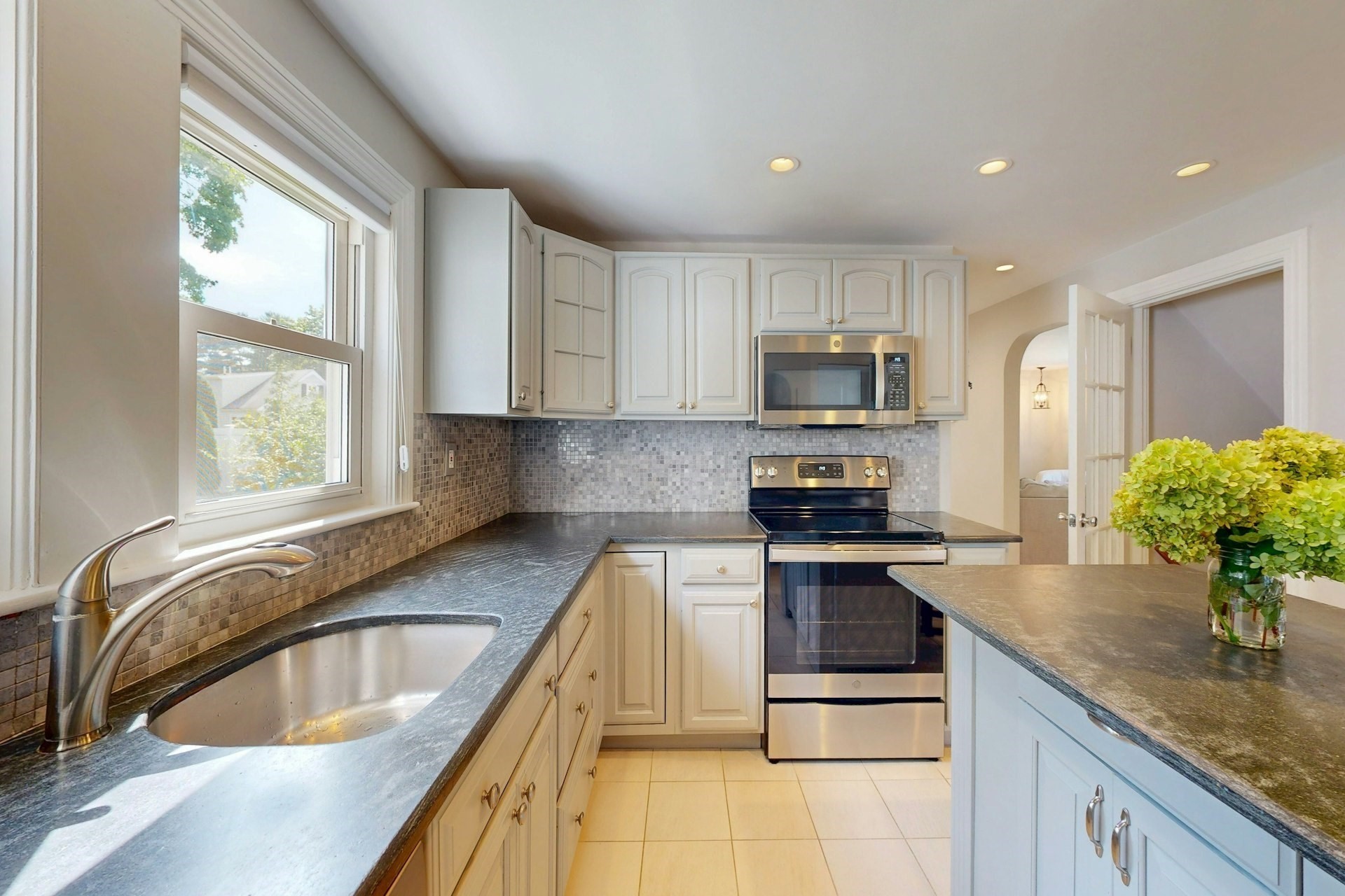 3 Remsen Ave