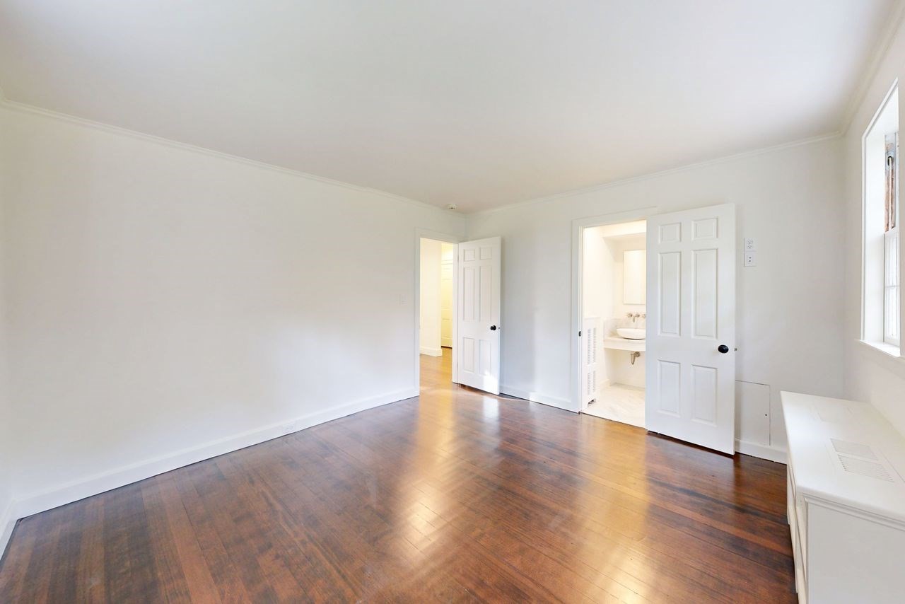 157 Centre St