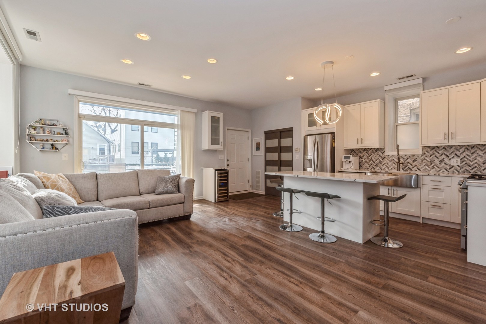 2237 W MEDILL Avenue Unit: 2