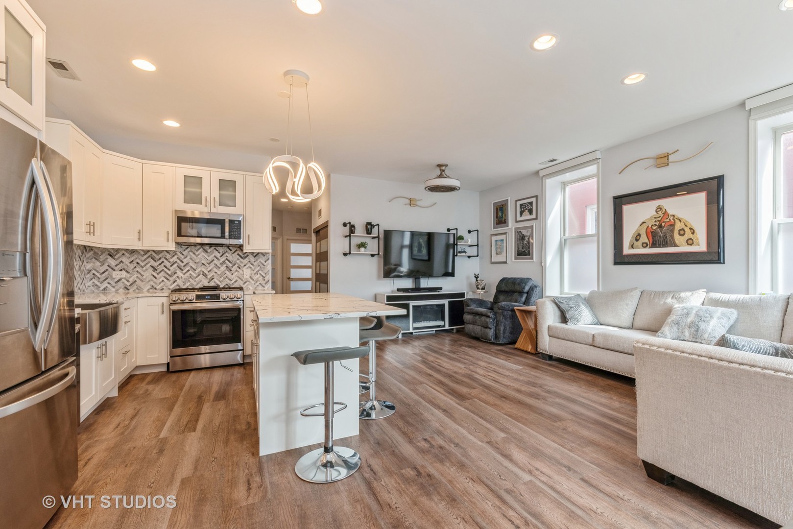 2237 W MEDILL Avenue Unit: 2