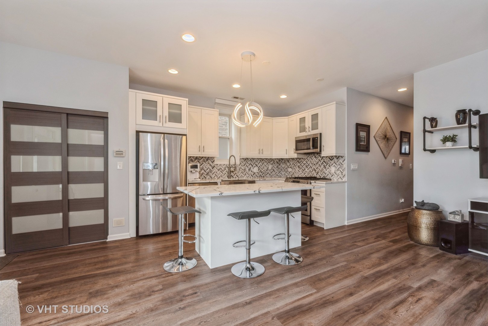 2237 W MEDILL Avenue Unit: 2