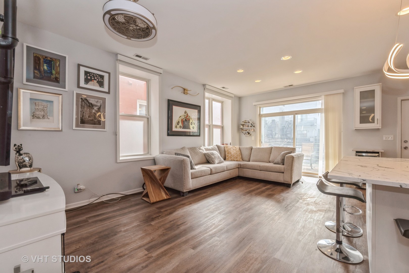 2237 W MEDILL Avenue Unit: 2