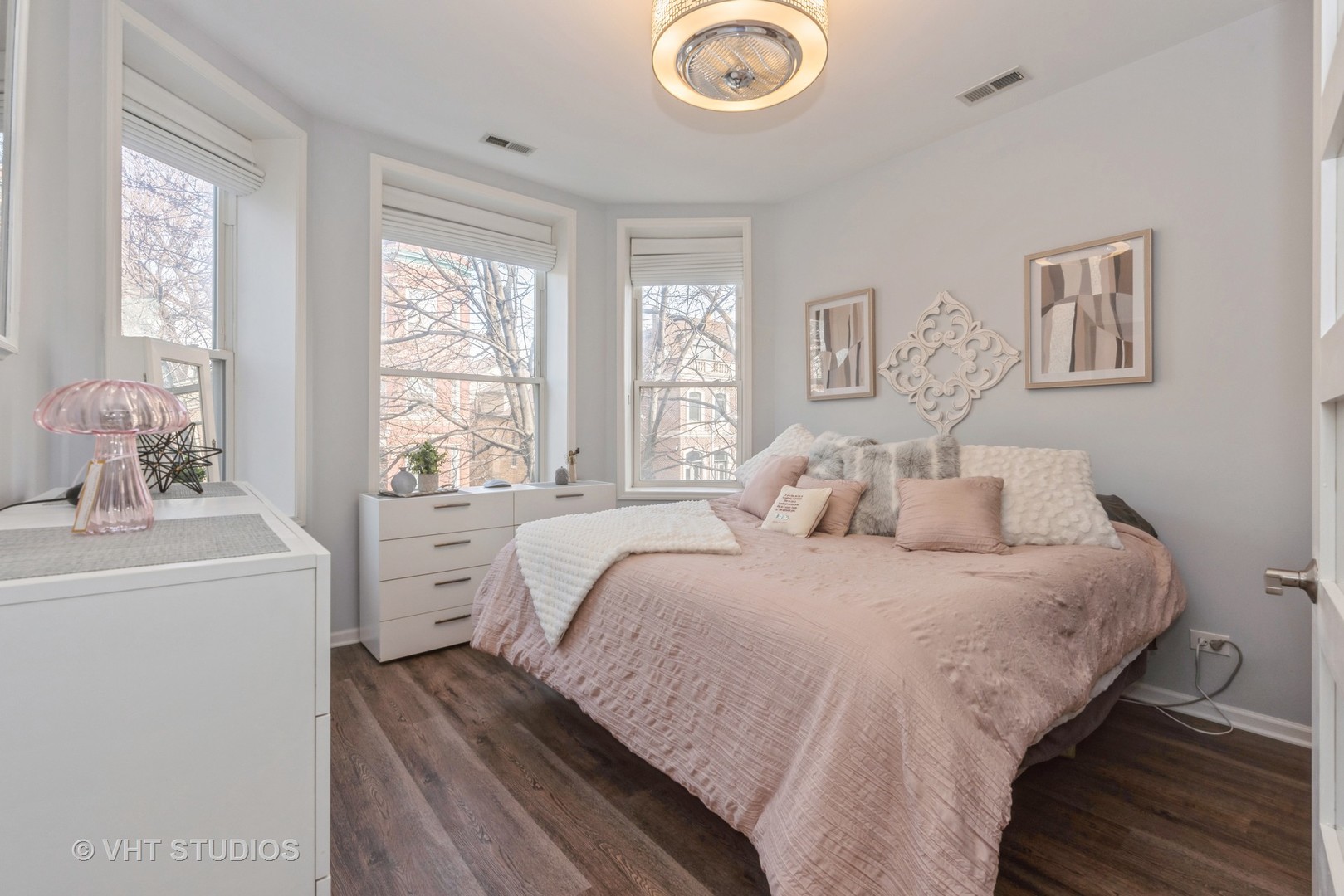 2237 W MEDILL Avenue Unit: 2